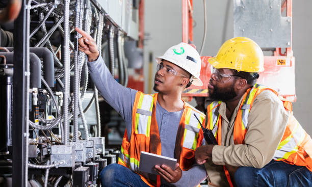 Best Electrical Contractors for Businesses  in Bloomingburg, OH
